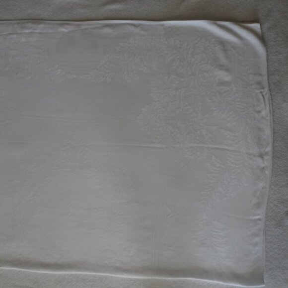 White Damask Linen Hemmed Selvage Tablecloth 68”x 50” Floral Vintage Rectangle - Picture 6 of 6